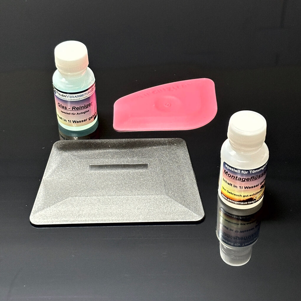 2 Rakel und 2 Flüssigkeiten als Zubehör für die Folienmontage