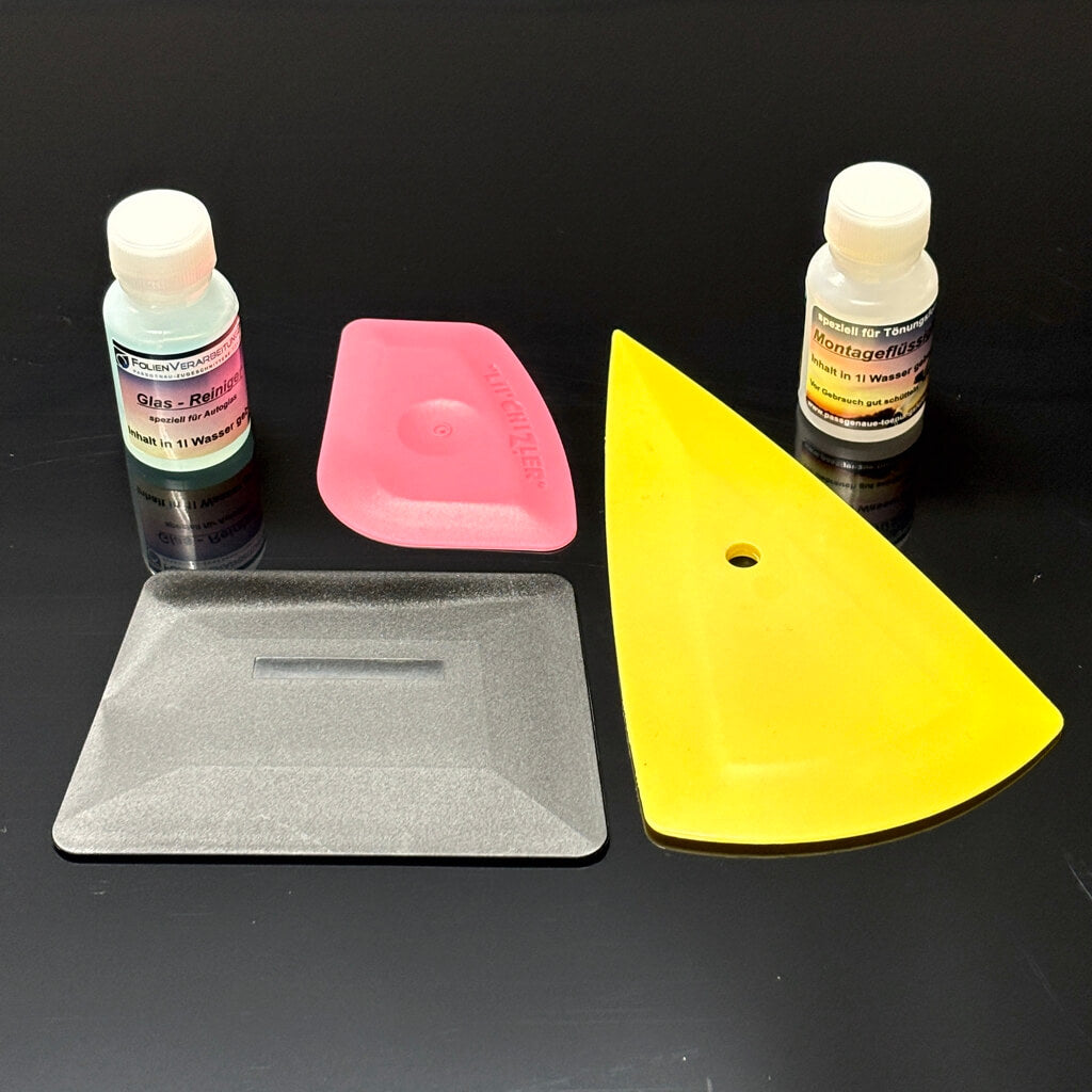 3 Rakel und 2 Flüssigkeiten als Zubehör für die Folienmontage