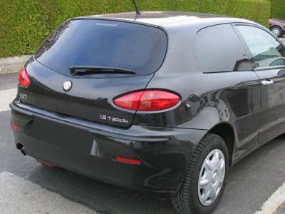 Tönungsfolie passgenau zugeschnitten und professionell montiert auf Alfa Romoe 147 – Beispiel mit FVB Carbon Folie