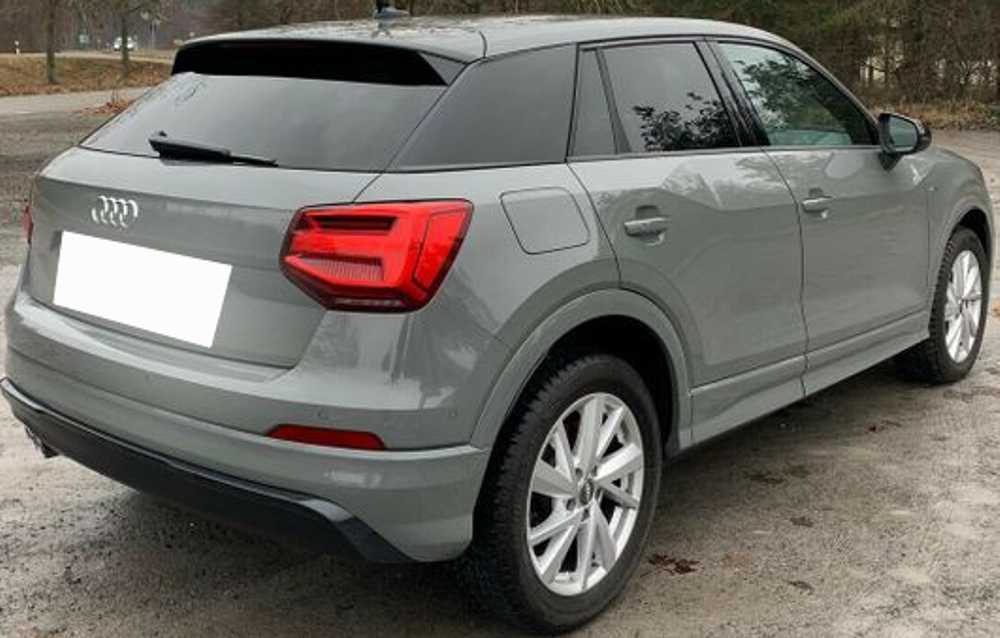 Tönungsfolie passgenau zugeschnitten und professionell montiert auf Audi Q2