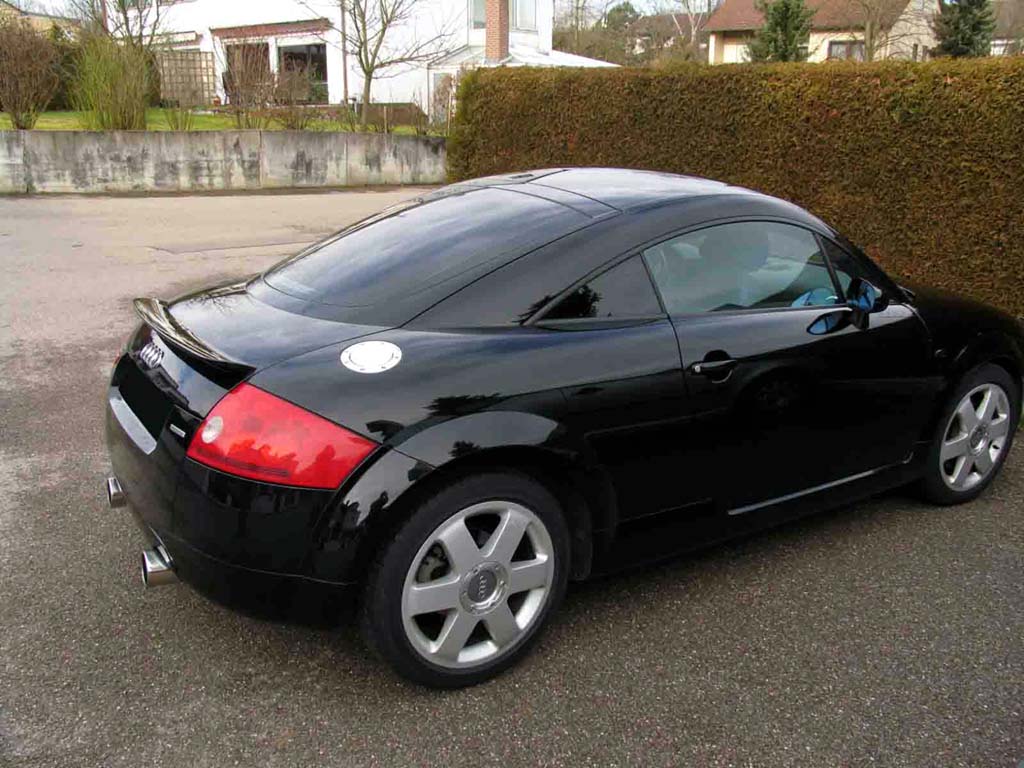 Tönungsfolie passgenau zugeschnitten und professionell montiert auf Audi TT 8n