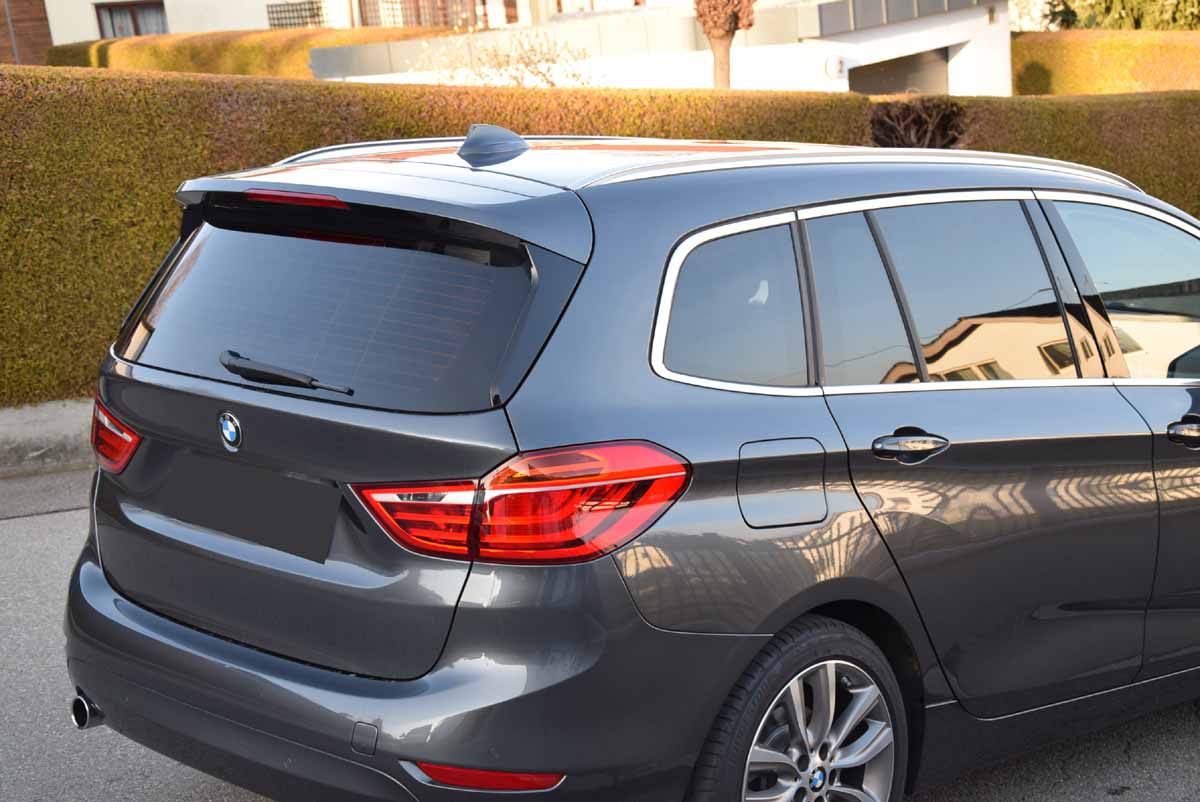 Tönungsfolie passgenau zugeschnitten und professionell montiert auf BMW 2er Gran Tourer F46 – Beispiel mit FVB Carbon Folie