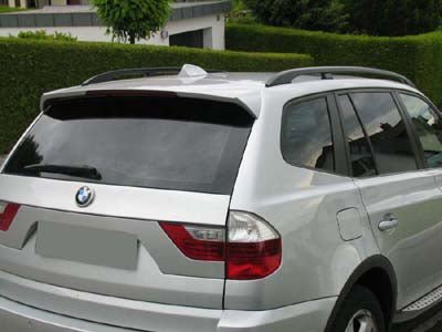 Tönungsfolie passgenau zugeschnitten und professionell montiert auf BMW X3 E83 – Beispiel mit FVB Carbon Folie