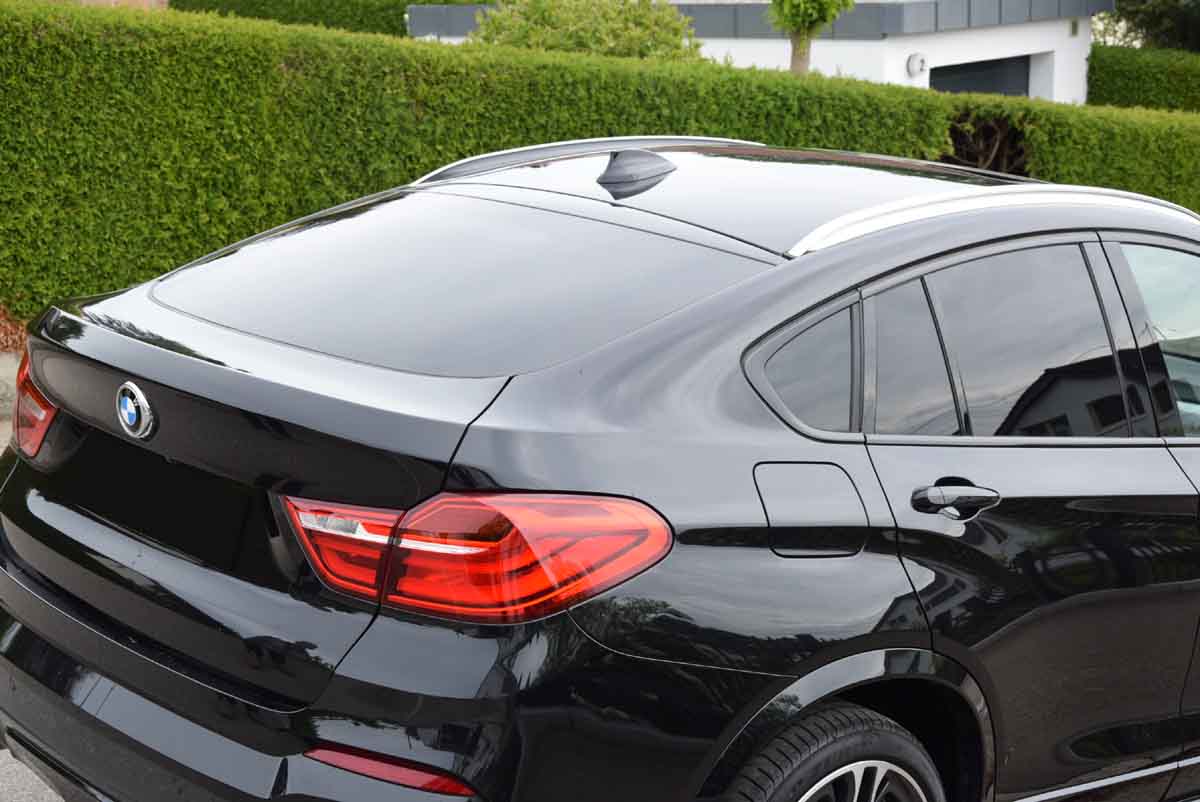 Tönungsfolie passgenau zugeschnitten und professionell montiert auf BMW X4 F26 – Beispiel mit FVB Ceramic Folie