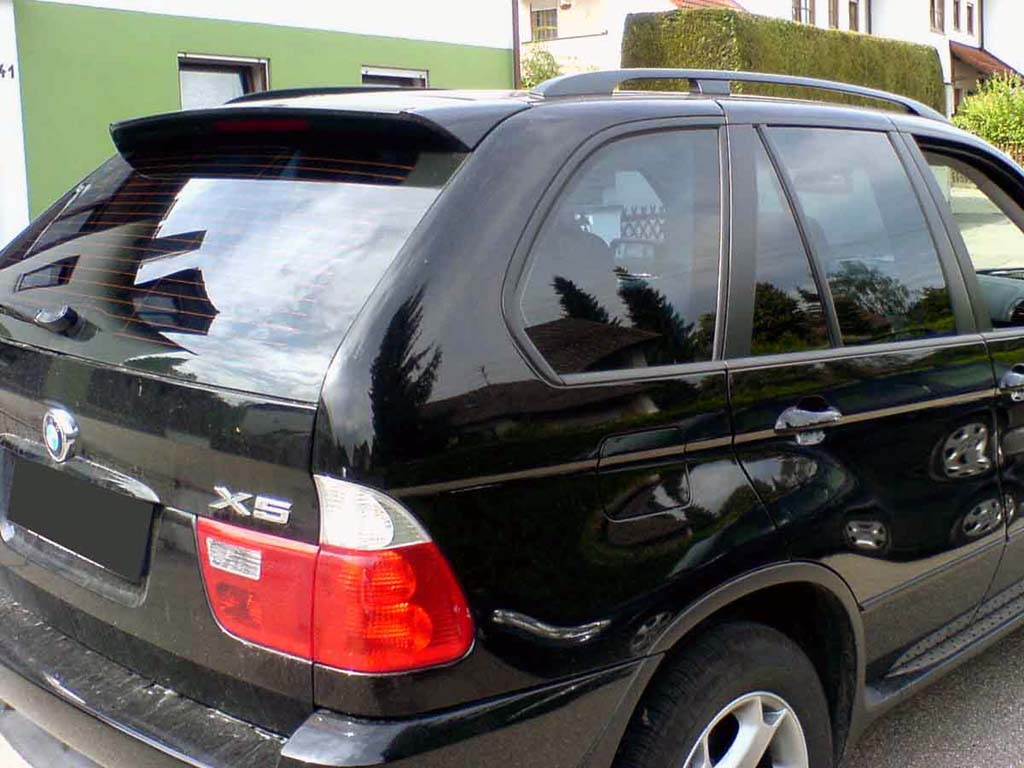 Tönungsfolie passgenau zugeschnitten und professionell montiert auf BMW X5 E53 – Beispiel mit FVB Carbon Folie