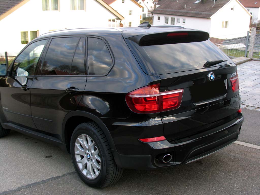 Tönungsfolie passgenau zugeschnitten und professionell montiert auf BMW X5 E70 – Beispiel mit FVB Carbon Folie