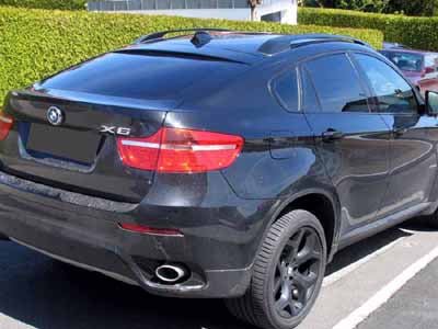 Tönungsfolie passgenau zugeschnitten und professionell montiert auf BMW X6 – Beispiel mit FVB Carbon Folie
