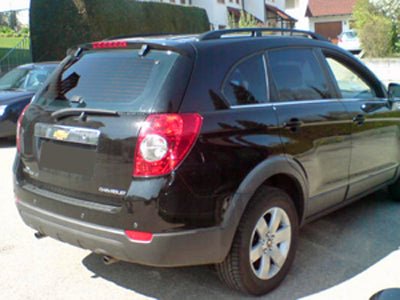 Tönungsfolie passgenau zugeschnitten und professionell montiert auf Chevrolet Captiva – Beispiel mit FVB Carbon Folie