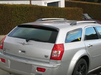 Tönungsfolie passgenau zugeschnitten und professionell montiert auf Chrysler 300C – Beispiel mit FVB Carbon Folie