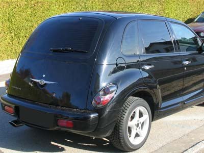 Tönungsfolie passgenau zugeschnitten und professionell montiert auf Chrysler PT Cruiser – Beispiel mit FVB Carbon Folie