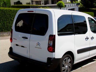 Passgenau zugeschnittenes Tönungsfolien-Set für Citroën Berlingo II mit Hecktüren – CNC-Zuschnitt von FVB Carbon Folie