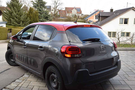 Tönungsfolie passgenau zugeschnitten und professionell montiert auf Citroën C3 III – Beispiel mit FVB Carbon Folie