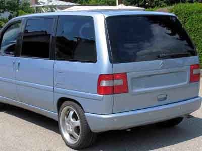 Tönungsfolie passgenau zugeschnitten und professionell montiert auf Citroën Evasion – Beispiel mit FVB Carbon Folie