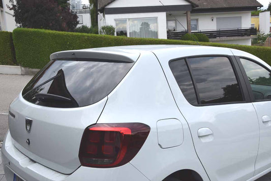 Tönungsfolie passgenau zugeschnitten und professionell montiert auf Dacia Sandero II – Beispiel mit FVB Carbon Folie