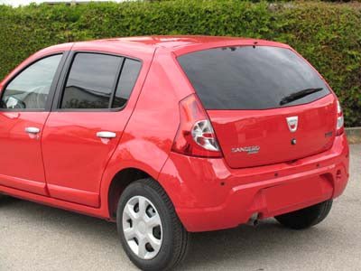 Passgenau zugeschnittenes Tönungsfolien-Set für Dacia Sandero – CNC-Zuschnitt von FVB Carbon Folie