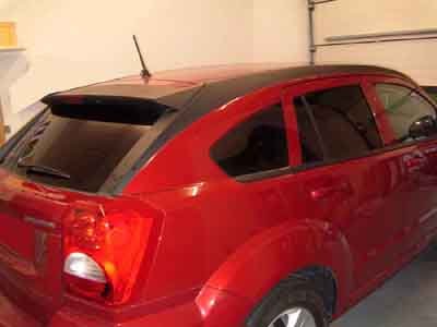 Tönungsfolie passgenau zugeschnitten und professionell montiert auf Dodge Caliber – Beispiel mit FVB Carbon Folie