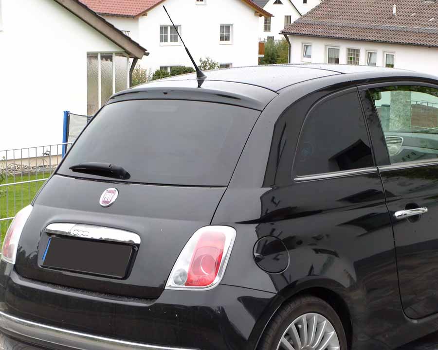 Tönungsfolie passgenau zugeschnitten und professionell montiert auf Fiat 500 – Beispiel mit FVB Carbon Folie