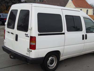 Tönungsfolie passgenau zugeschnitten und professionell montiert auf Fiat Scudo – Beispiel mit FVB Carbon Folie