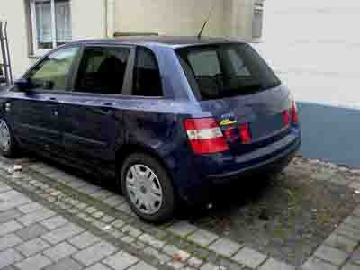 Tönungsfolie passgenau zugeschnitten und professionell montiert auf Fiat Stilo 5-Türer – Beispiel mit FVB Carbon Folie