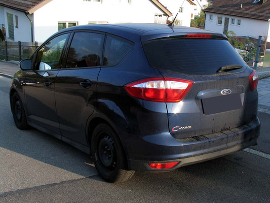 Tönungsfolie passgenau zugeschnitten und professionell montiert auf Ford C-Max II – Beispiel mit FVB Carbon Folie