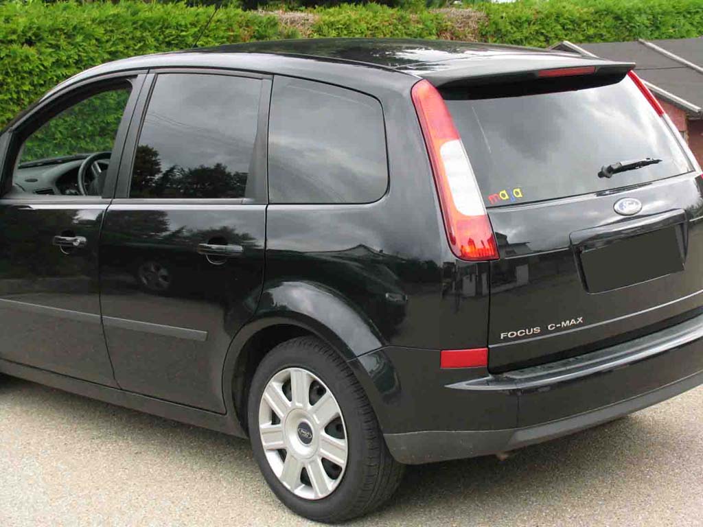 Tönungsfolie passgenau zugeschnitten und professionell montiert auf Ford C-Max I – Beispiel mit FVB Carbon Folie
