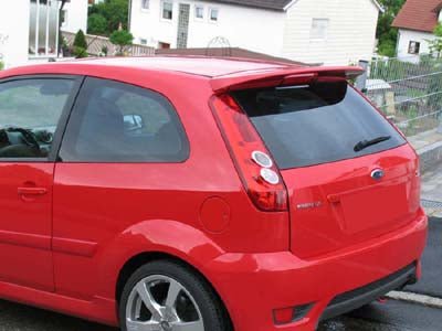 Tönungsfolie passgenau zugeschnitten und professionell montiert auf Ford Fiesta MK6 3-Türer – Beispiel mit FVB Carbon Folie