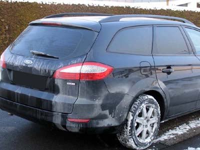 Tönungsfolie passgenau zugeschnitten und professionell montiert auf Ford Mondeo III Turnier – Beispiel mit FVB Carbon Folie