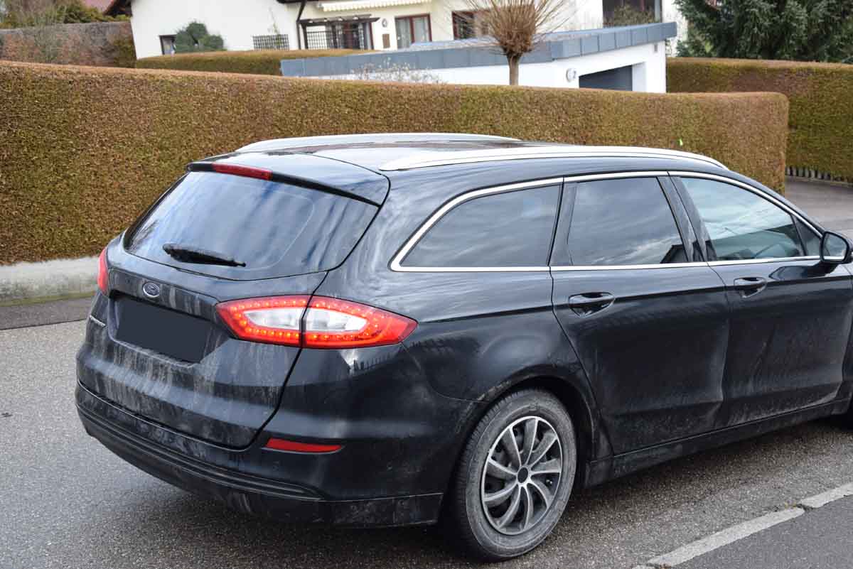 Tönungsfolie passgenau zugeschnitten und professionell montiert auf Ford Mondeo IV Turnier – Beispiel mit FVB Carbon Folie