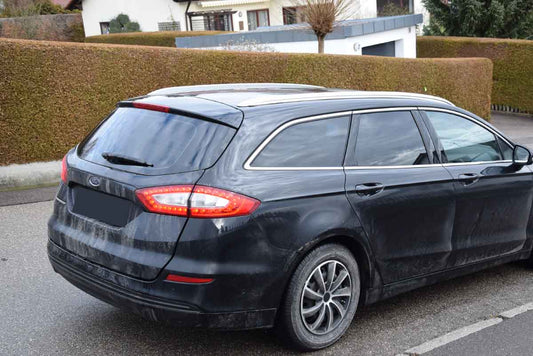 Tönungsfolie passgenau zugeschnitten und professionell montiert auf Ford Mondeo IV Turnier – Beispiel mit FVB Carbon Folie
