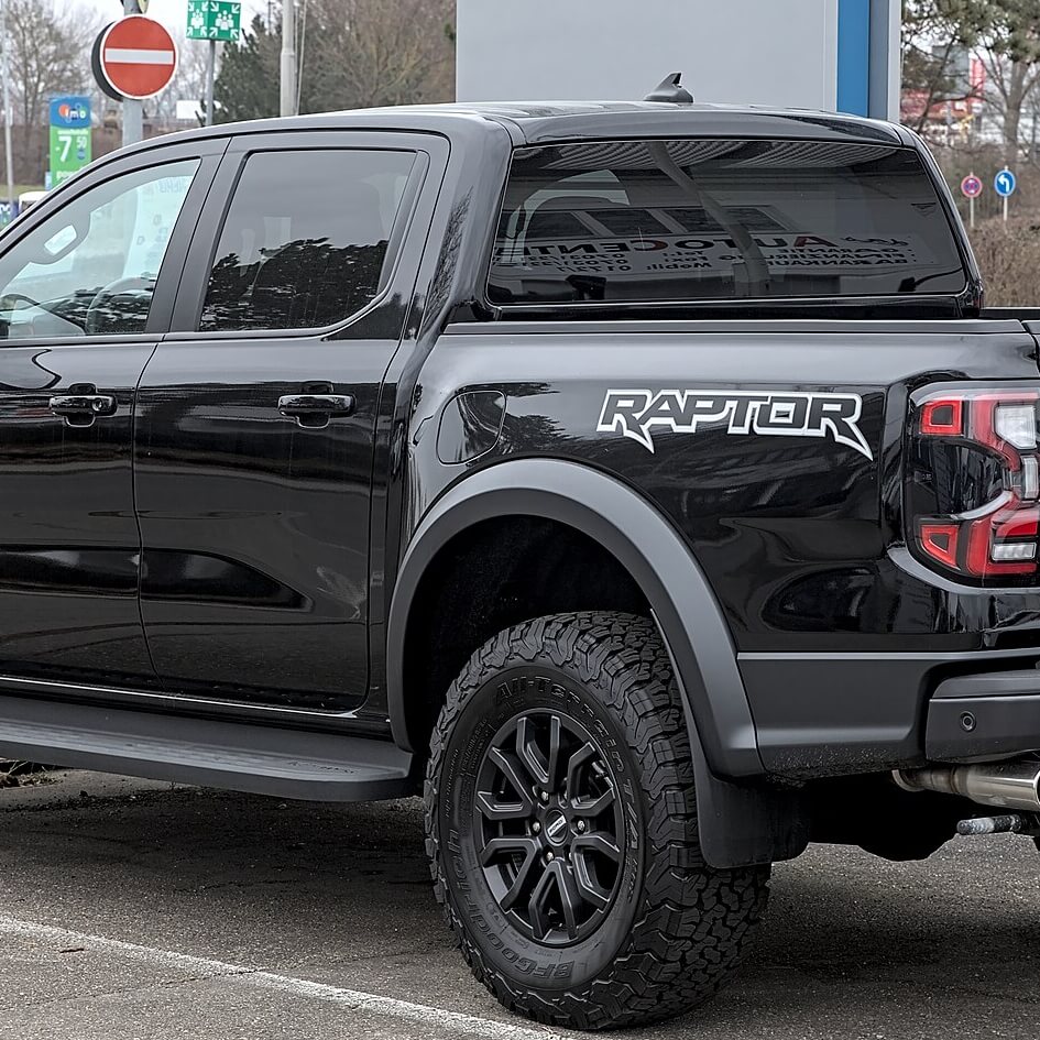 Tönungsfolie passgenau zugeschnitten und professionell montiert auf Ford 
Ranger IV – Beispiel mit FVB Carbon Folie
