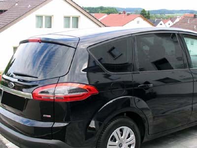 Tönungsfolie passgenau zugeschnitten und professionell montiert auf Ford S-Max – Beispiel mit FVB Carbon Folie