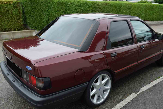 Tönungsfolie passgenau zugeschnitten und professionell montiert auf Ford Sierra Fließheck – Beispiel mit FVB Carbon Folie