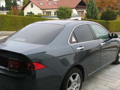 Tönungsfolie passgenau zugeschnitten und professionell montiert auf Honda Accord – Beispiel mit FVB Carbon Folie