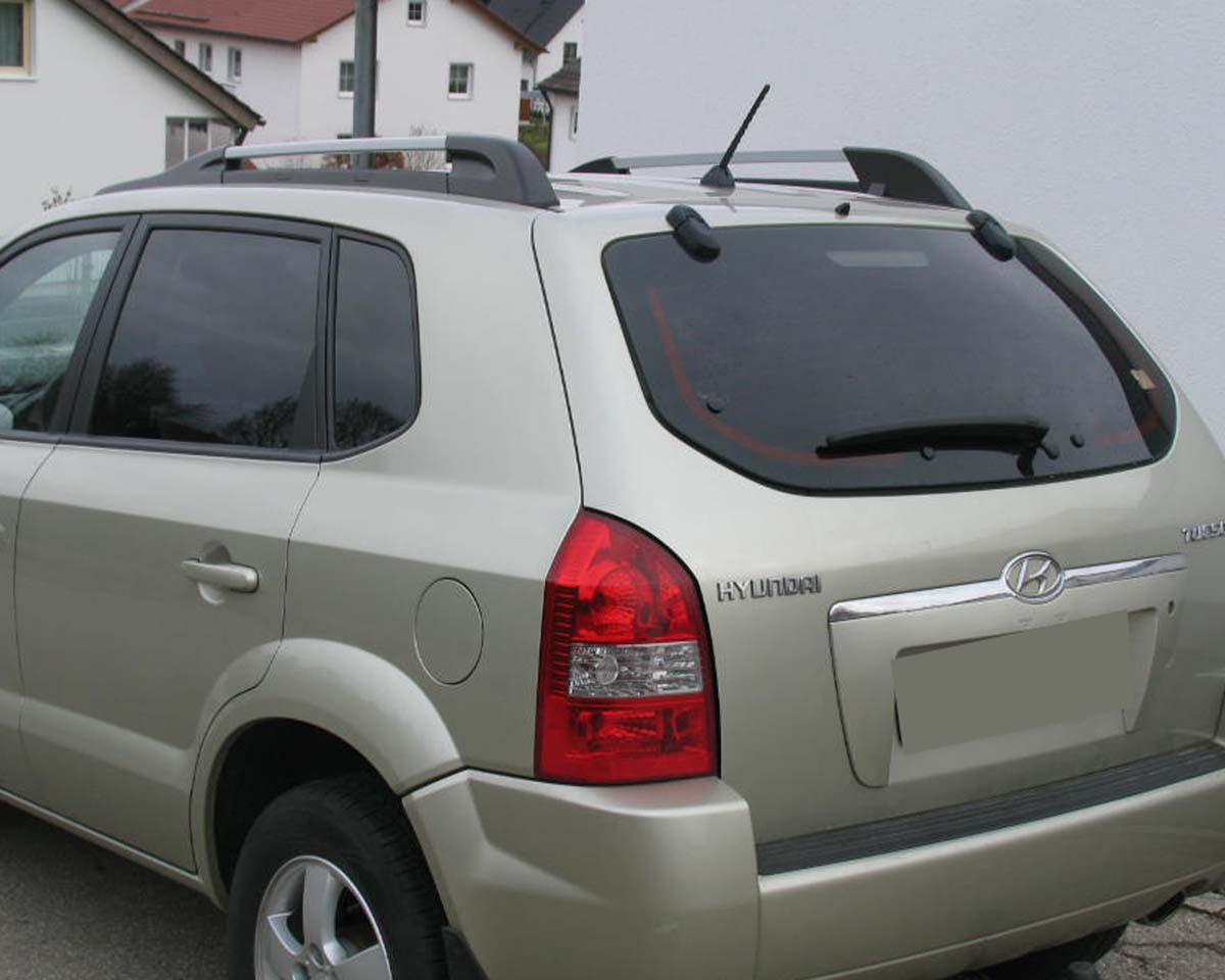 Tönungsfolie passgenau zugeschnitten und professionell montiert auf Hyundai Tucson JM – Beispiel mit FVB Carbon FolieFolie