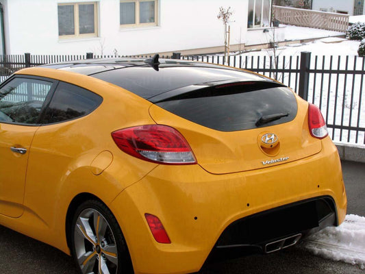 Tönungsfolie passgenau zugeschnitten und professionell montiert auf Hyundai Veloster – Beispiel mit FVB Carbon Folie