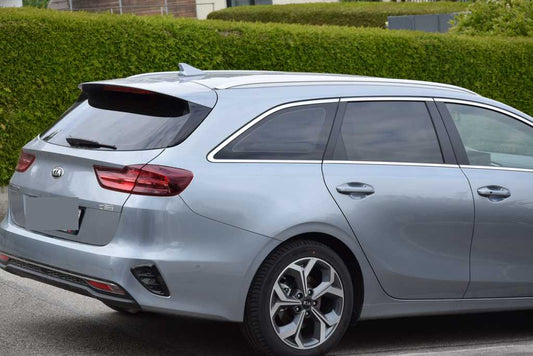 Tönungsfolie passgenau zugeschnitten und professionell montiert auf KIA Ceed CD SW – Beispiel mit FVB Carbon Folie