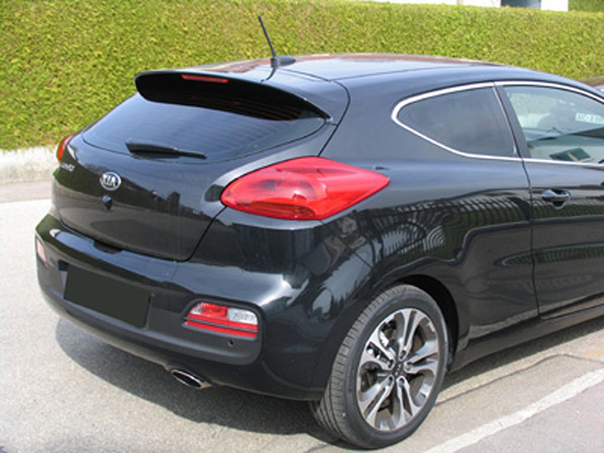 Tönungsfolie passgenau zugeschnitten und professionell montiert auf KIA ProCeed JD – Beispiel mit FVB Carbon Folie