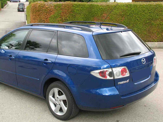 Tönungsfolie passgenau zugeschnitten und professionell montiert auf Mazda 6 Kombi – Beispiel mit FVB Carbon Folie