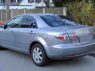 Tönungsfolie passgenau zugeschnitten und professionell montiert auf Mazda 6 Stufenheck – Beispiel mit FVB Carbon Folie