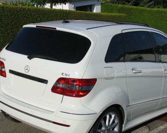 Tönungsfolie passgenau zugeschnitten und professionell montiert auf Mercedes B-Klasse W245 – Beispiel mit FVB Carbon Folie