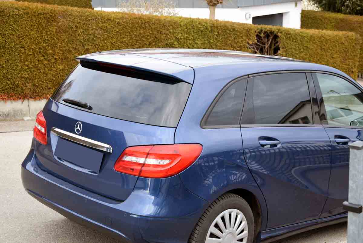 Tönungsfolie passgenau zugeschnitten und professionell montiert auf Mercedes B-Klasse W246 – Beispiel mit FVB Carbon Folie