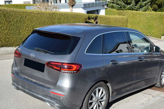 Tönungsfolie passgenau zugeschnitten und professionell montiert auf Mercedes B-Klasse W247  – Beispiel mit FVB Carbon Folie