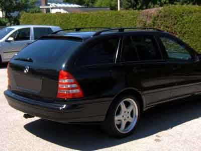 Tönungsfolie passgenau zugeschnitten und professionell montiert auf Mercedes C-Klasse S203  – Beispiel mit FVB Carbon Folie