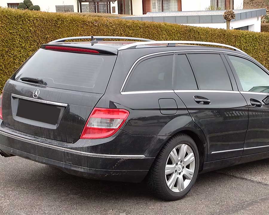 Tönungsfolie passgenau zugeschnitten und professionell montiert auf Mercedes C-Klasse S204  – Beispiel mit FVB Ceramic Folie