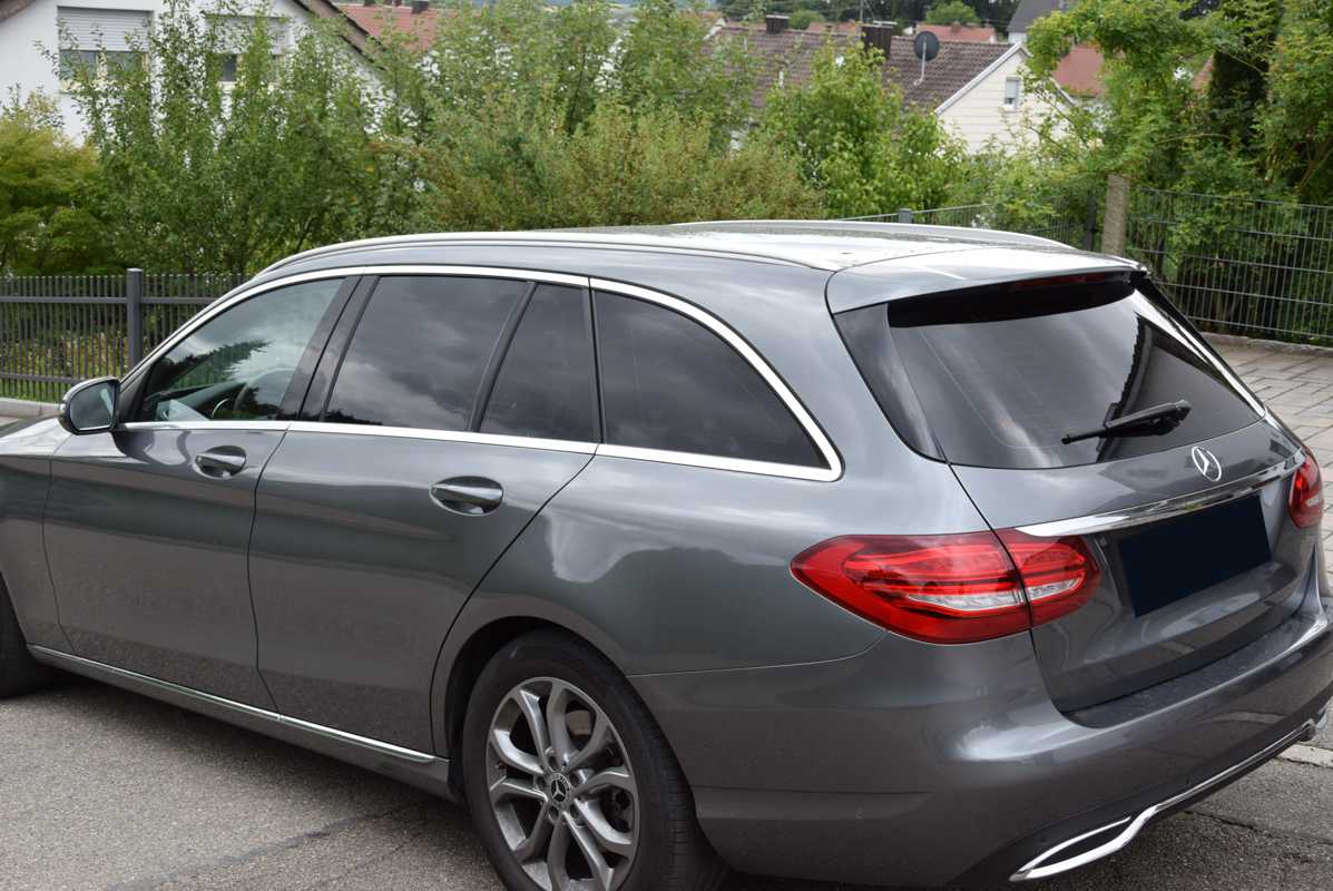 Tönungsfolie passgenau zugeschnitten und professionell montiert auf Mercedes C-Klasse s205  – Beispiel mit FVB Ceramic Folie