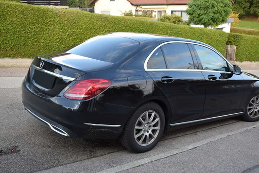 Tönungsfolie passgenau zugeschnitten und professionell montiert auf Mercedes C-Klasse W205  – Beispiel mit FVB Ceramic Folie