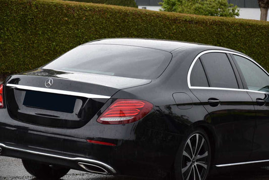 Tönungsfolie passgenau zugeschnitten und professionell montiert auf Mercedes E Klasse W213  – Beispiel mit FVB Ceramic Folie