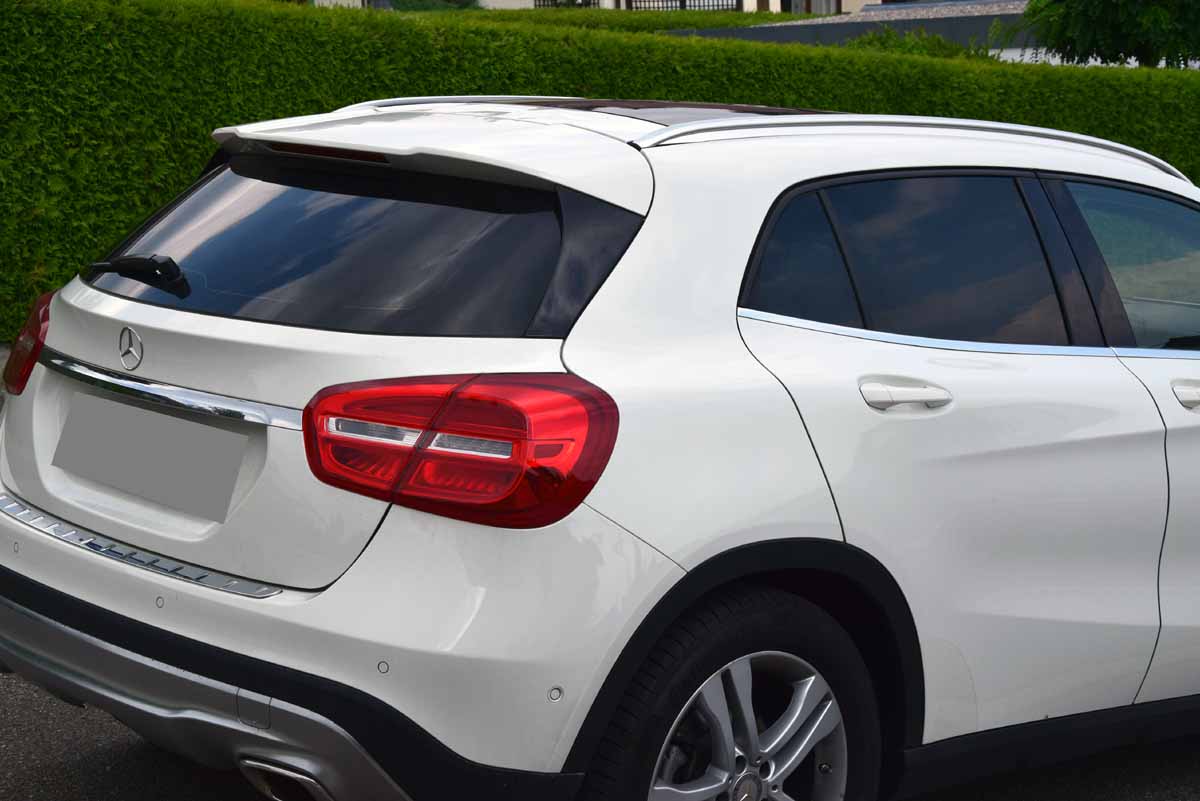 Tönungsfolie passgenau zugeschnitten und professionell montiert auf Mercedes GLA X156 – Beispiel mit FVB Ceramic Folie