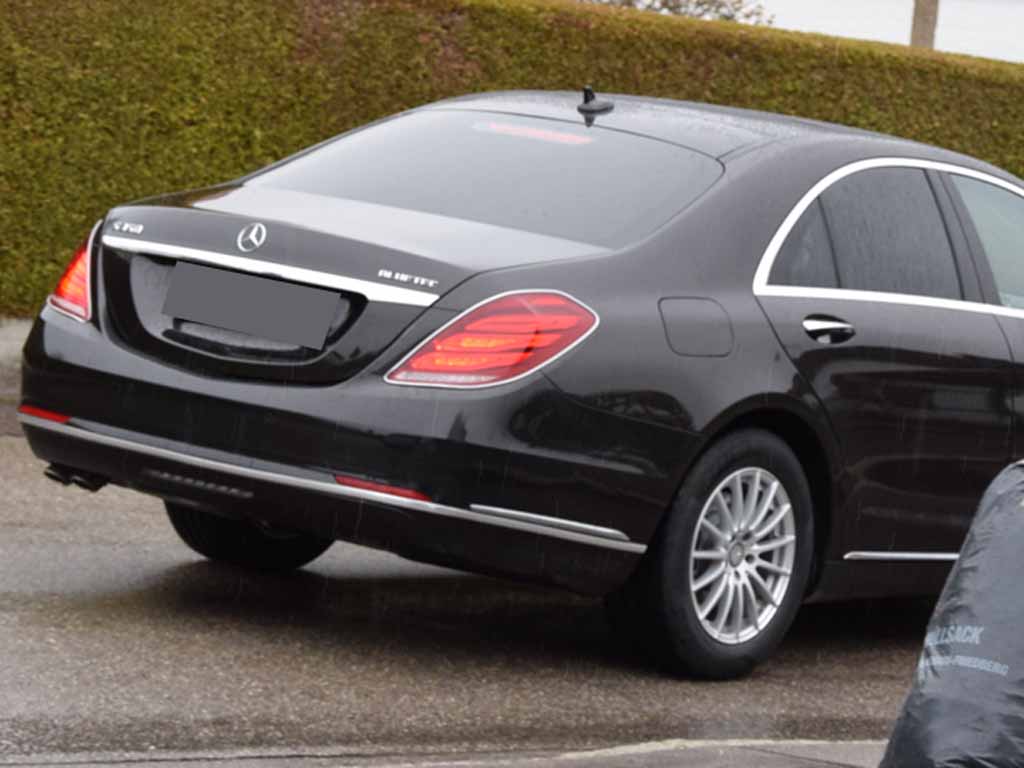 Tönungsfolie passgenau zugeschnitten und professionell montiert auf Mercedes S Klasse W222 kurz  – Beispiel mit FVB Ceramic Folie