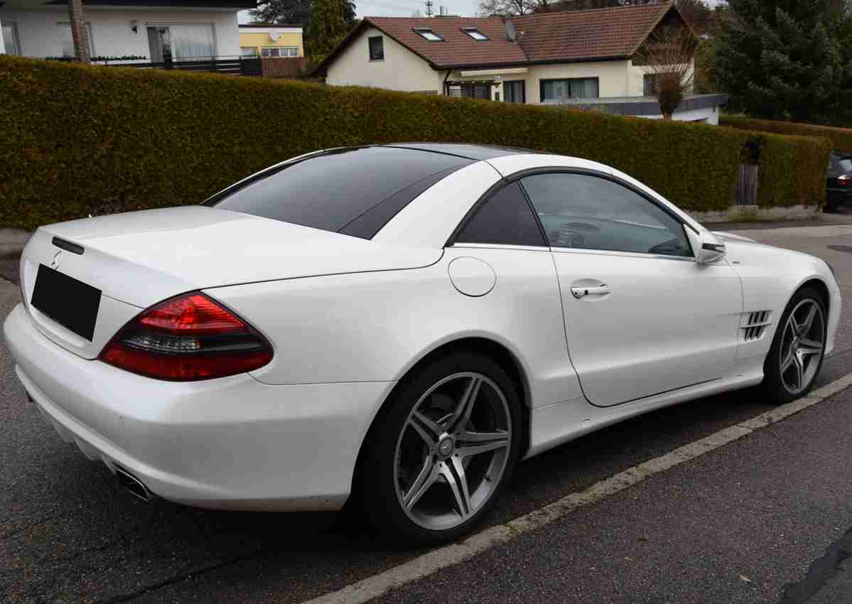 Tönungsfolie passgenau zugeschnitten und professionell montiert auf Mercedes SL – Beispiel mit FVB Carbon Folie